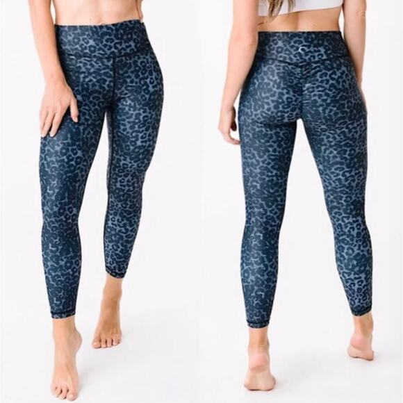 Zyia Active Pants - Zyia Active Light N Tight Leggings Scrunchy 7/8 High Rise Stone Leopard Blue
